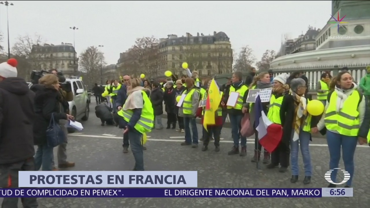 'Chalecos amarillos' exigen renuncia de Emmanuel Macron en Francia