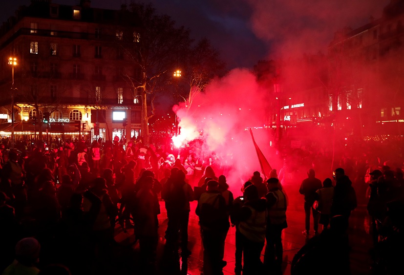 Los ‘chalecos amarillos’ protestan de nuevo en París, Francia