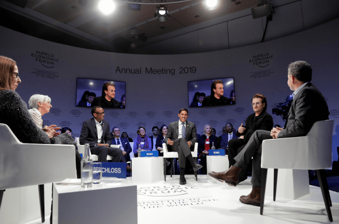 Davos: Bono y Lagarde participan en mesa sobre inclusión