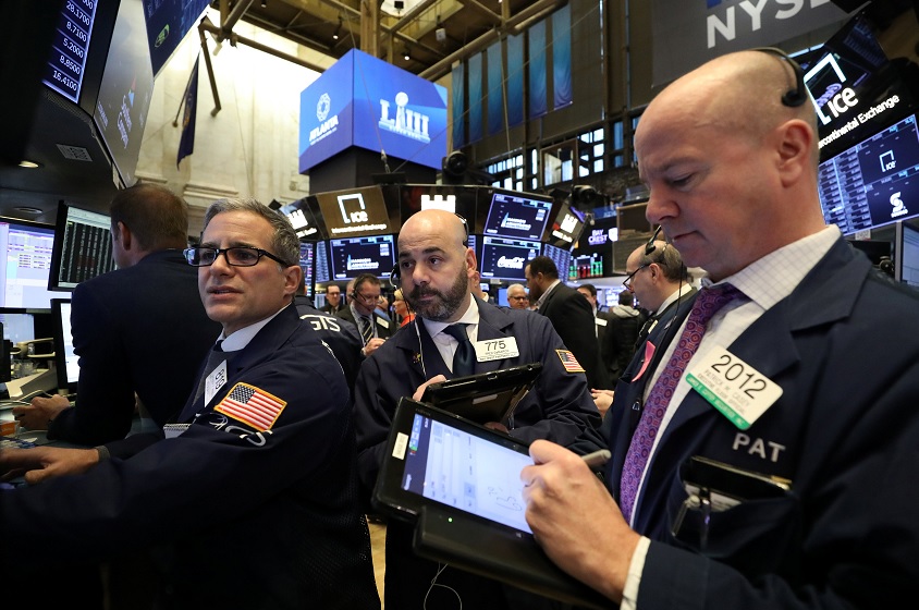 Wall Street baja por temor sobre crecimiento mundial