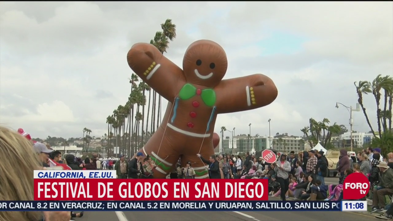 Con desfile de globos despiden al 2018 en San Diego, California