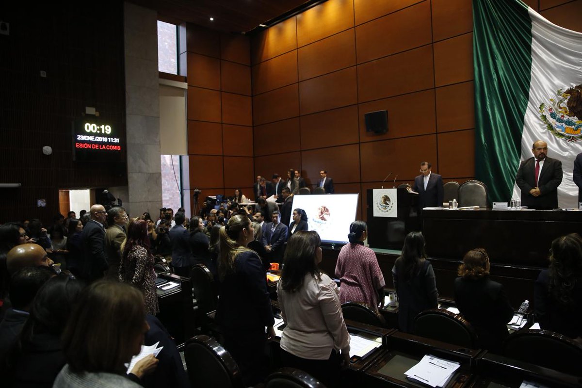 FOTO: Pleno de la Comisión Permanente de la Cámara de Diputados guarda minuto de silencio en memoria de los fallecidos en explosión en Tlahuelilpan, Hidalgo, México, 23 de enero de 2019