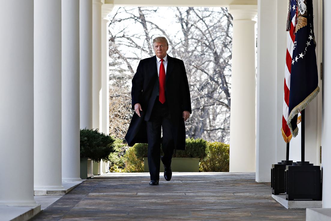 Foto: El presidente Donald Trump camina a través de la Columnata desde la Oficina Oval de la Casa Blanca, 26 enero 2019
