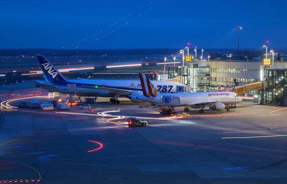 huelga en tres aeropuertos de alemania afecta mas de cien mil pasajeros