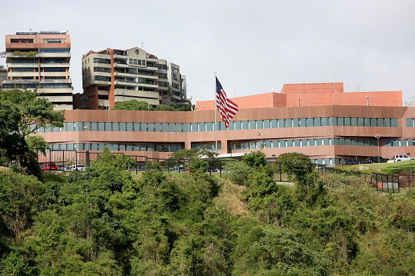 Foto: Vista de la fachada de la embajada estadounidense en Caracas, 24 enero 2019