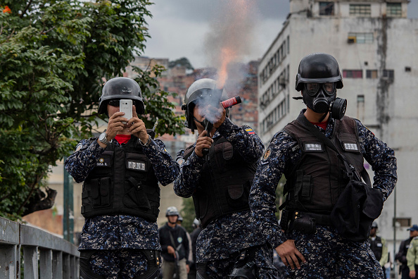 Foto: Policías de Venezuela dispersan a manifestantes, 23 de enero 2019