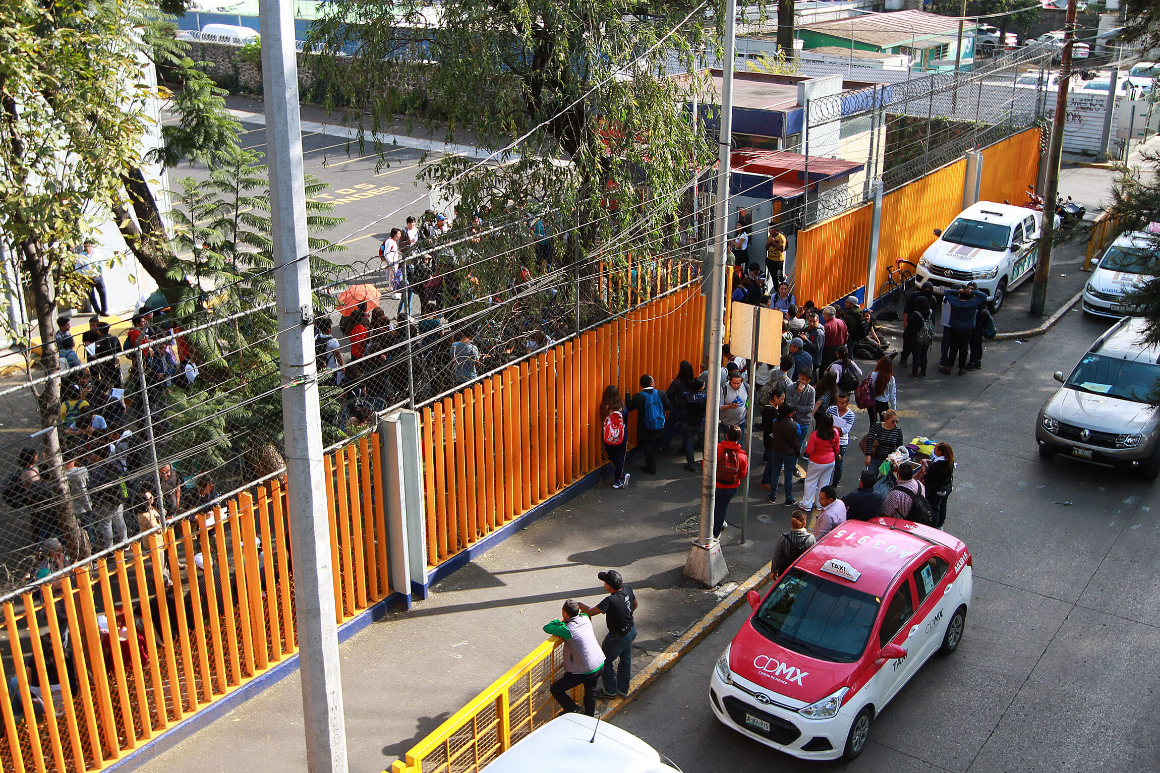 Estudiantes de Prepa 2 UNAM prueban camión “Sendero Seguro”