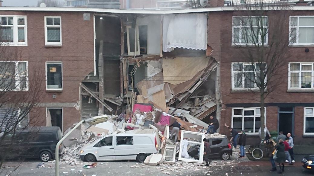 Foto: Fachada del edificio se encuentra dañada por la explosión, 27 enero 2019