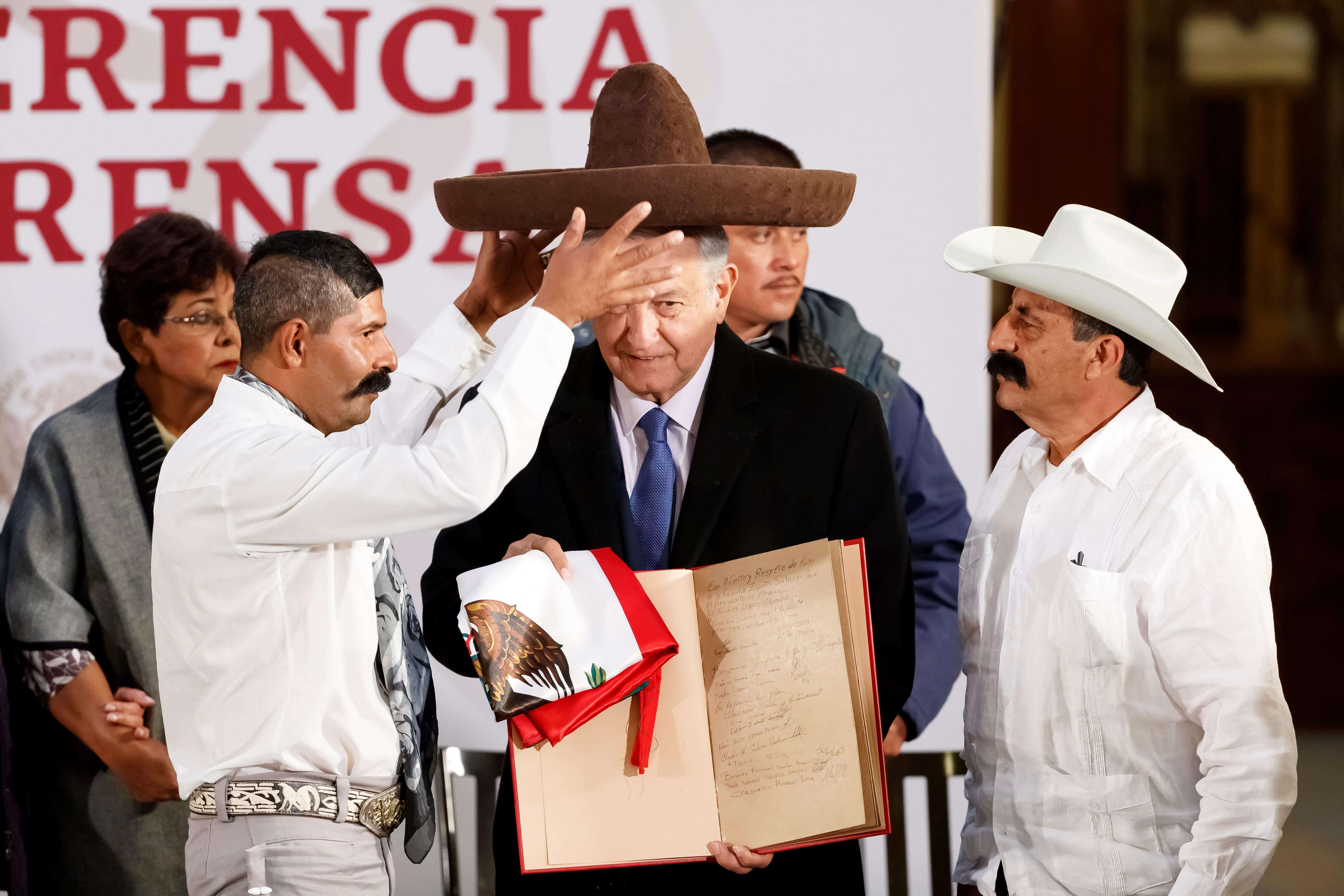 2019 será año de Emiliano Zapata, anuncia AMLO