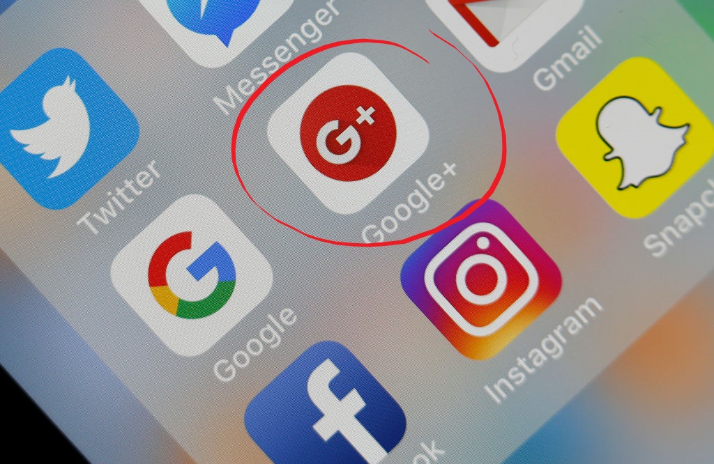Foto: En la pantalla de un teléfono aparecen las aplicaciones Twitter, Google, Google+, Gmail, Facebook, Instagram y Snapchat el 8 de octubre de 2019