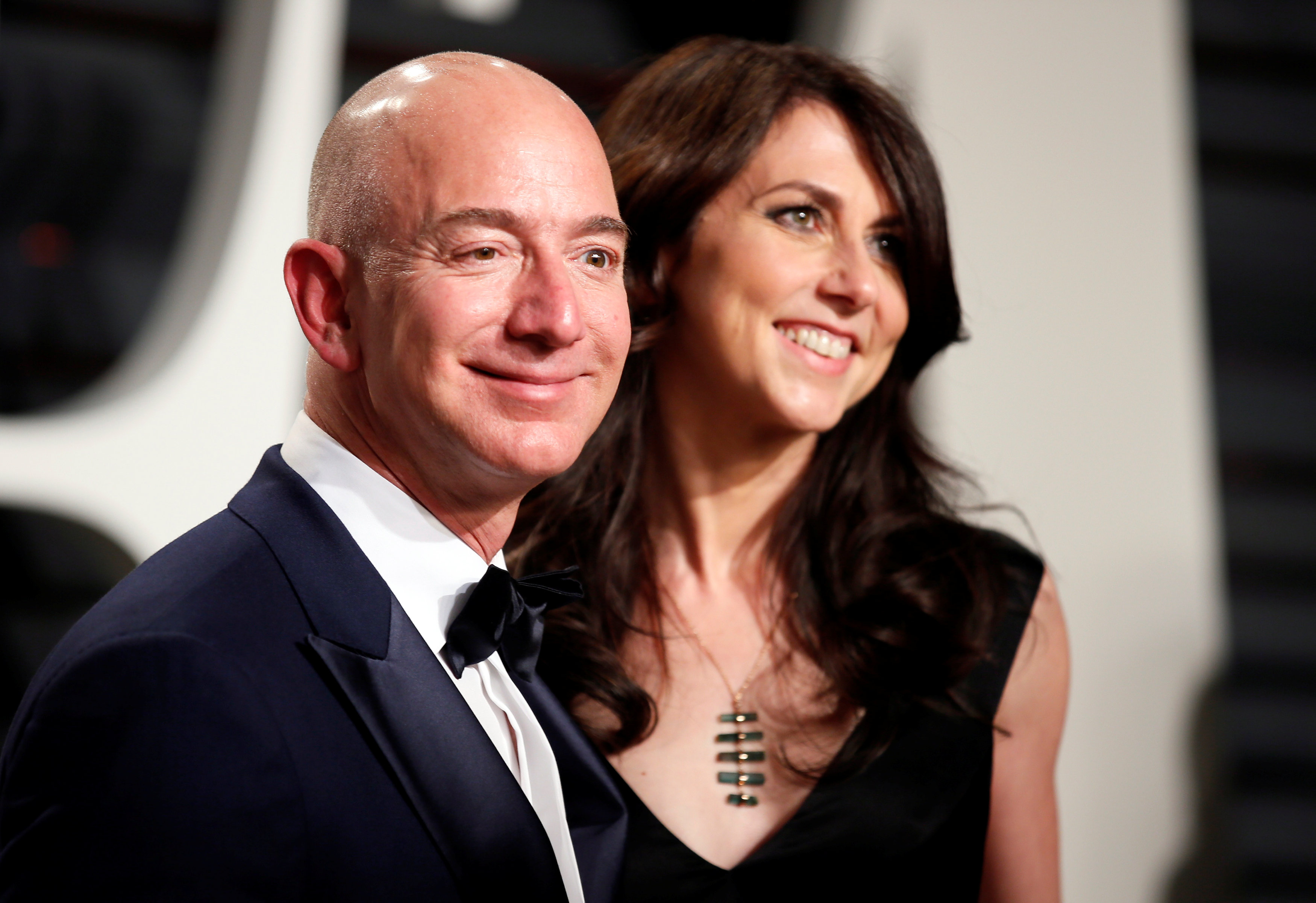 Fundador de Amazon Jeff Bezos y su esposa anuncian divorcio