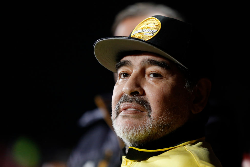 Maradona, fuera de peligro tras ser internado por sangrado estomacal