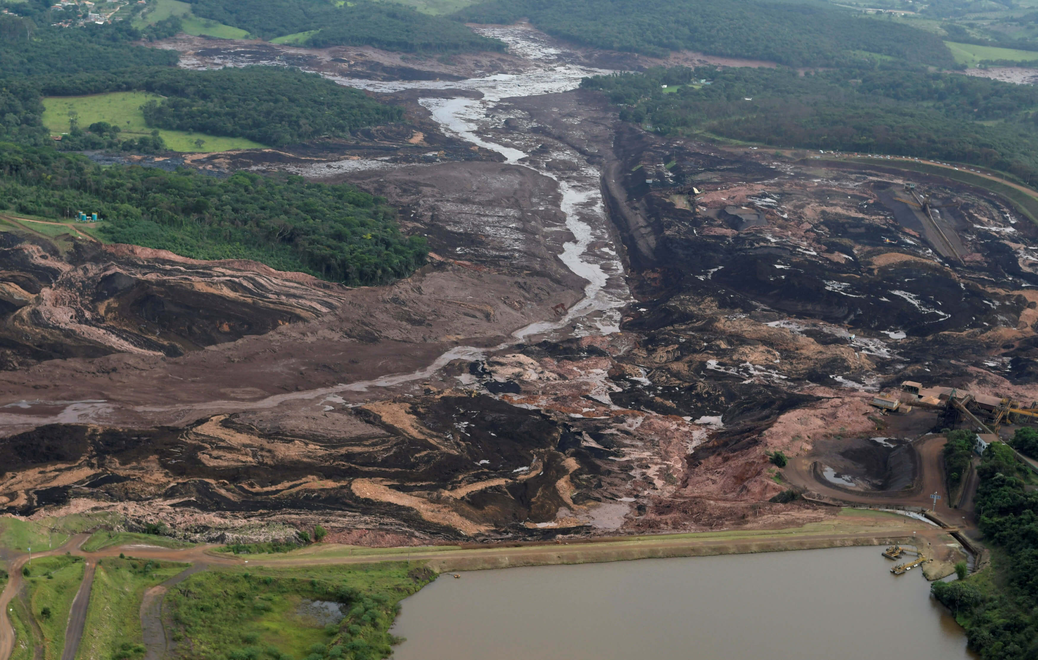 Foto: Imagen panorámica del deslave de residuos de la mina Feijao en Minas Gerais, Brasil, del 25 de enero del 2019
