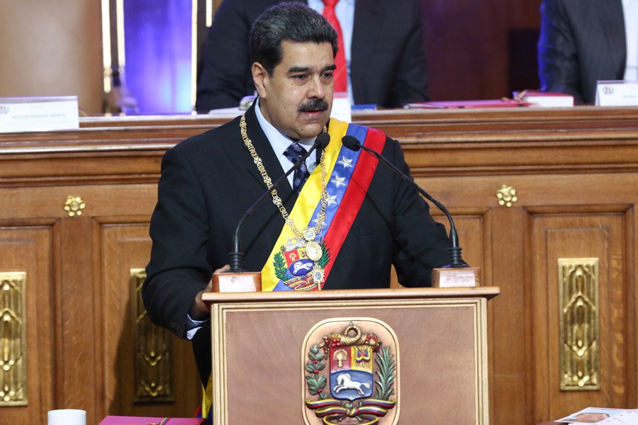 Maduro aumenta 300 por ciento salario mínimo en Venezuela