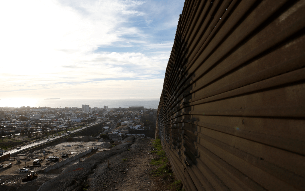 Trump insiste que México ya paga el muro