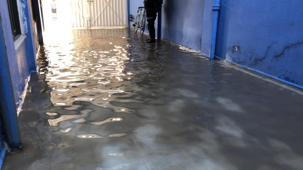 Foto: Fuga de agua inunda viviendas en Av. Congreso de la Unión 25 enero 2019
