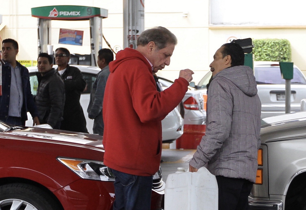 Autoridades de la CDMX prohíben vender gasolina en bidones