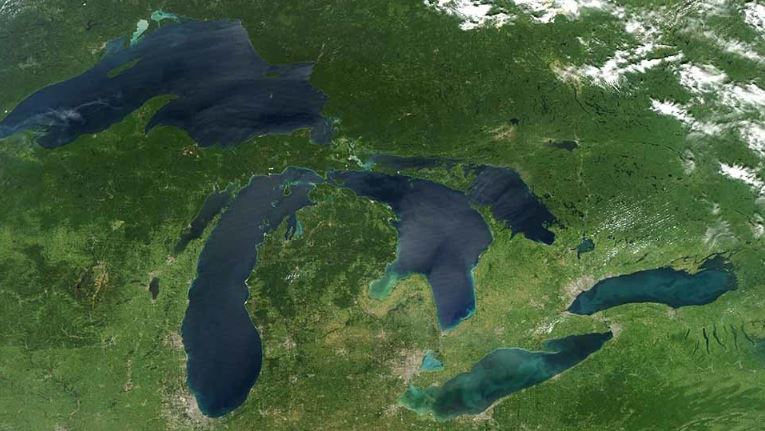 Los Grandes Lagos son un grupo de cinco lagos situados en la frontera entre los Estados Unidos y Canadá. (Foto: NASA)