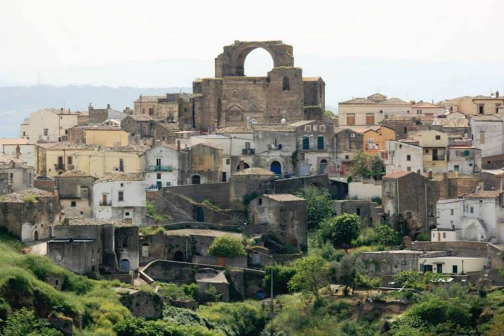 Italia abre sus puertas a turistas que quieran vivir en uno de sus pueblitos... ¡todo pagado!
