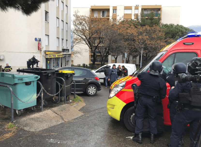 Foto: Hombre se atrinchera en vivienda de Córcega, Francia, tras atacar a tiros a transeúntes. 30 de enero de 2019, Córcega, Francia