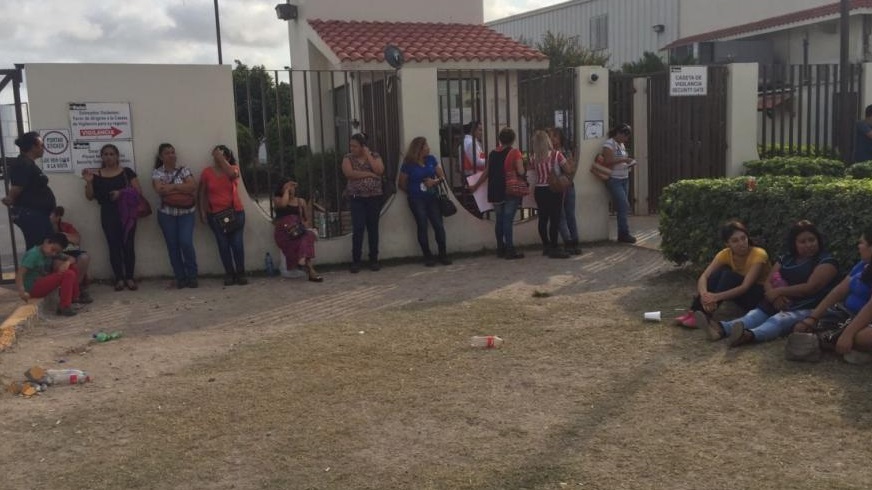 Foto: Trabajadores de maquiladoras en Matamoros, Tamaulipas, continúan en huelga, enero 29 de 2019 (Twitter: @CarloVelamx)