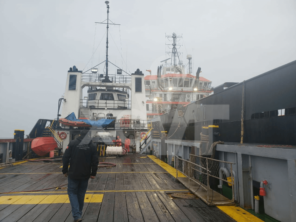 Investigan dos buques por transportar combustible robado