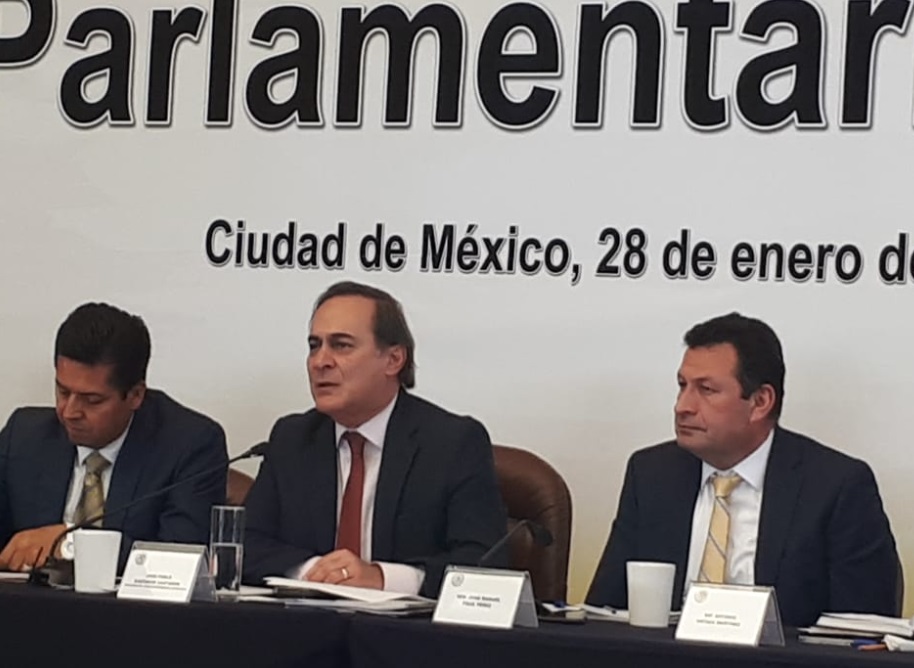Foto: El presidente del Consejo Coordinador Empresarial, Juan Pablo Castañón, asiste a los trabajos de la asamblea plenaria de los senadores perredistas, enero 28 de 2019 (Twitter: @jmfocil)