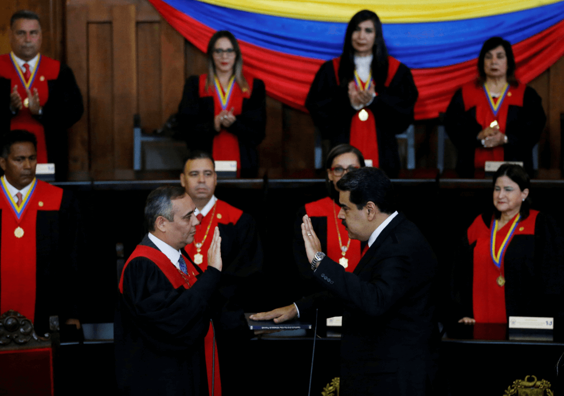 Maduro jura para segundo período; será presidente de Venezuela hasta 2025