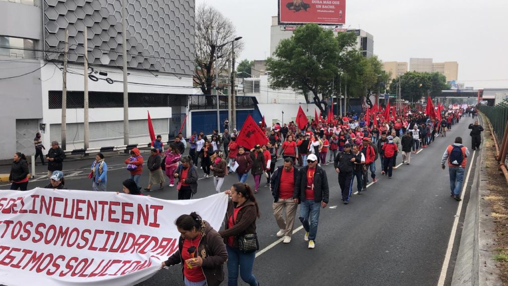 Manifestantes bloquean calzada de Tlalpan