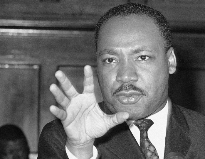 Martin Luther King construyó puentes, no muros: hijo
