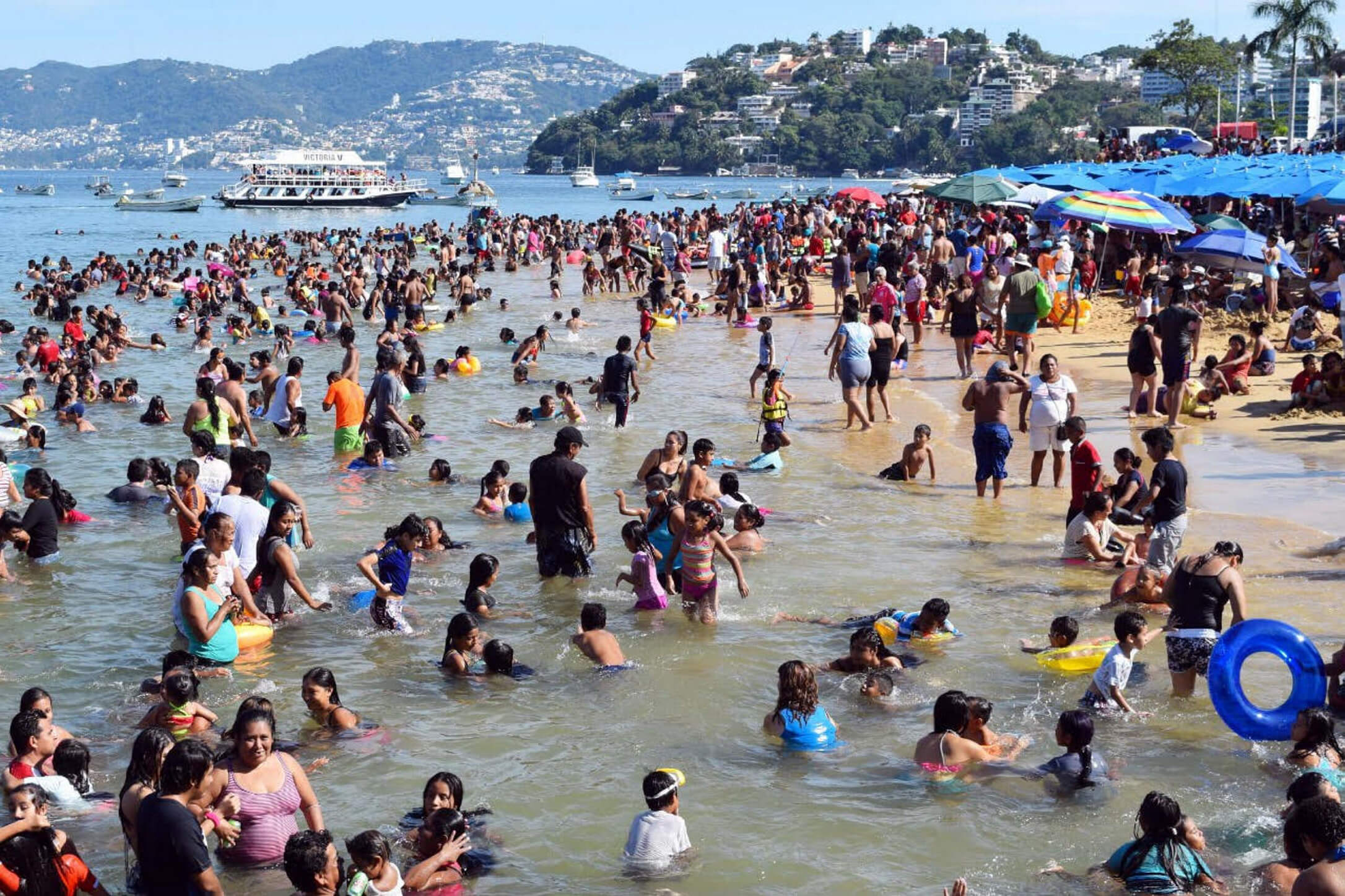 Rescatan a 97 menores extraviados en playas de Acapulco