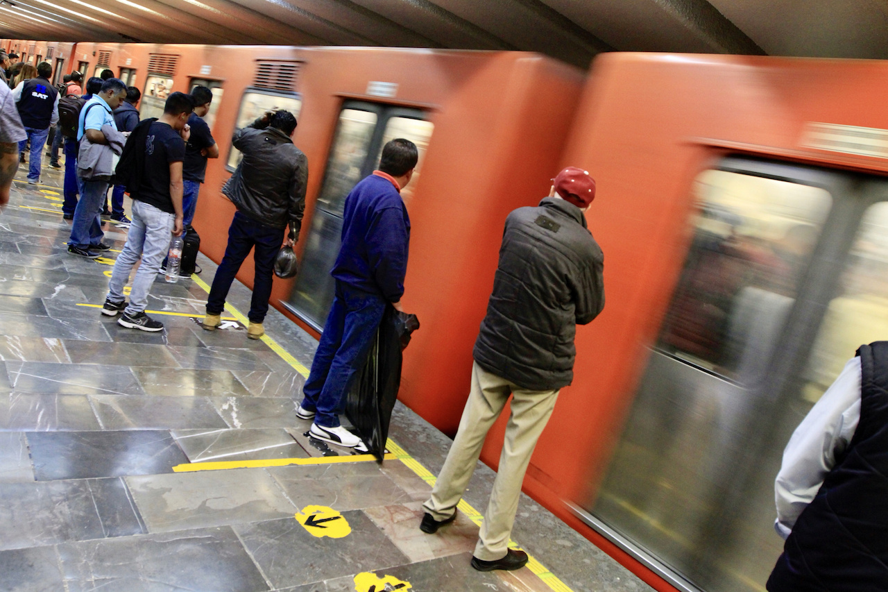 Policías del metro evitan que agentes de la PGJ detengan a grupo delincuencial