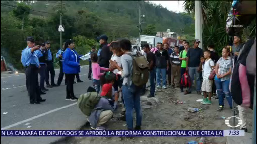 Migrantes centroamericanos llegan a Tecún Umán, frontera de Guatemala con México