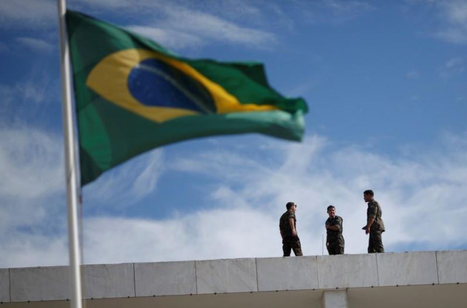 Militares de Brasil se oponen a propuesta de Bolsonaro sobre base de EEUU