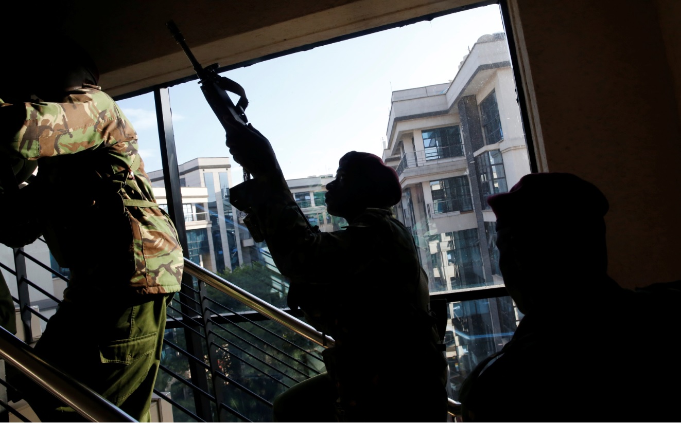 Ascienden a 15 los muertos por el ataque a un hotel en Nairobi; se esperan más