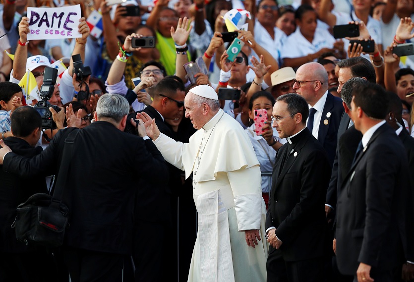 Foto: El papa Francisco culmina su visita a Panamá para la Jornada Mundial de la Juventud, en el Aeropuerto Internacional de Tocumen, Panamá, 27 de enero de 2019 (Reuters)