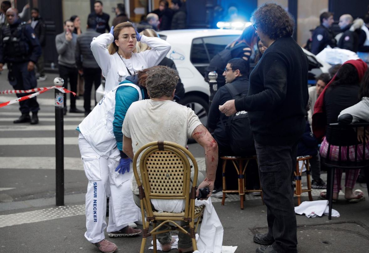 fuerte explosion en panaderia de paris deja varios heridos