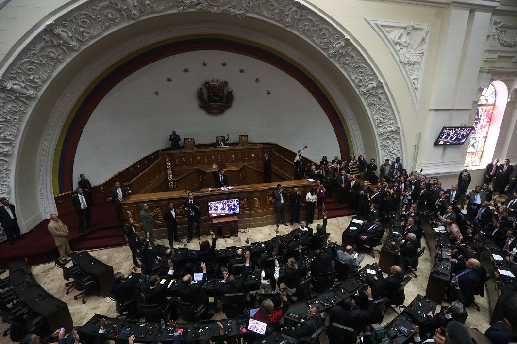 Hallan supuesto explosivo en Parlamento venezolano