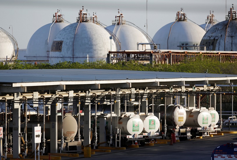 Foto: Una vista general de la refinería de Pemex en Cadereyta, en las afueras de Monterrey, México, 23 de enero de 2019 (Reuters)