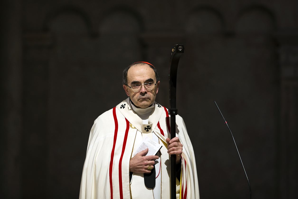 Fiscalía francesa no pide condena para cardenal