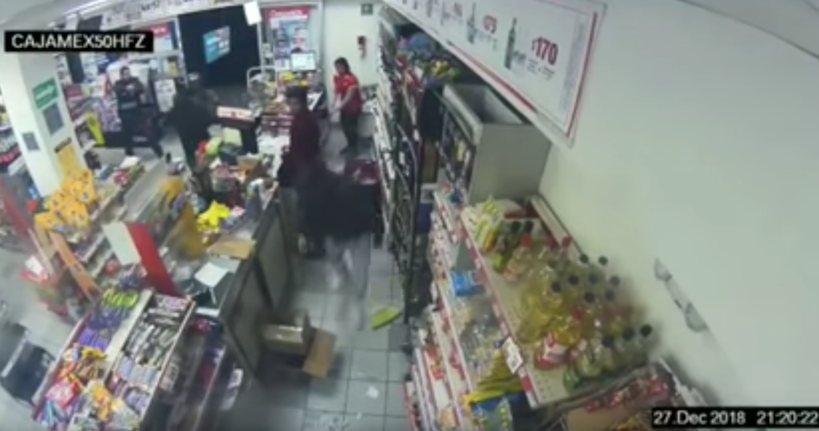 Policía frustra asalto somete a ladrones supermercado