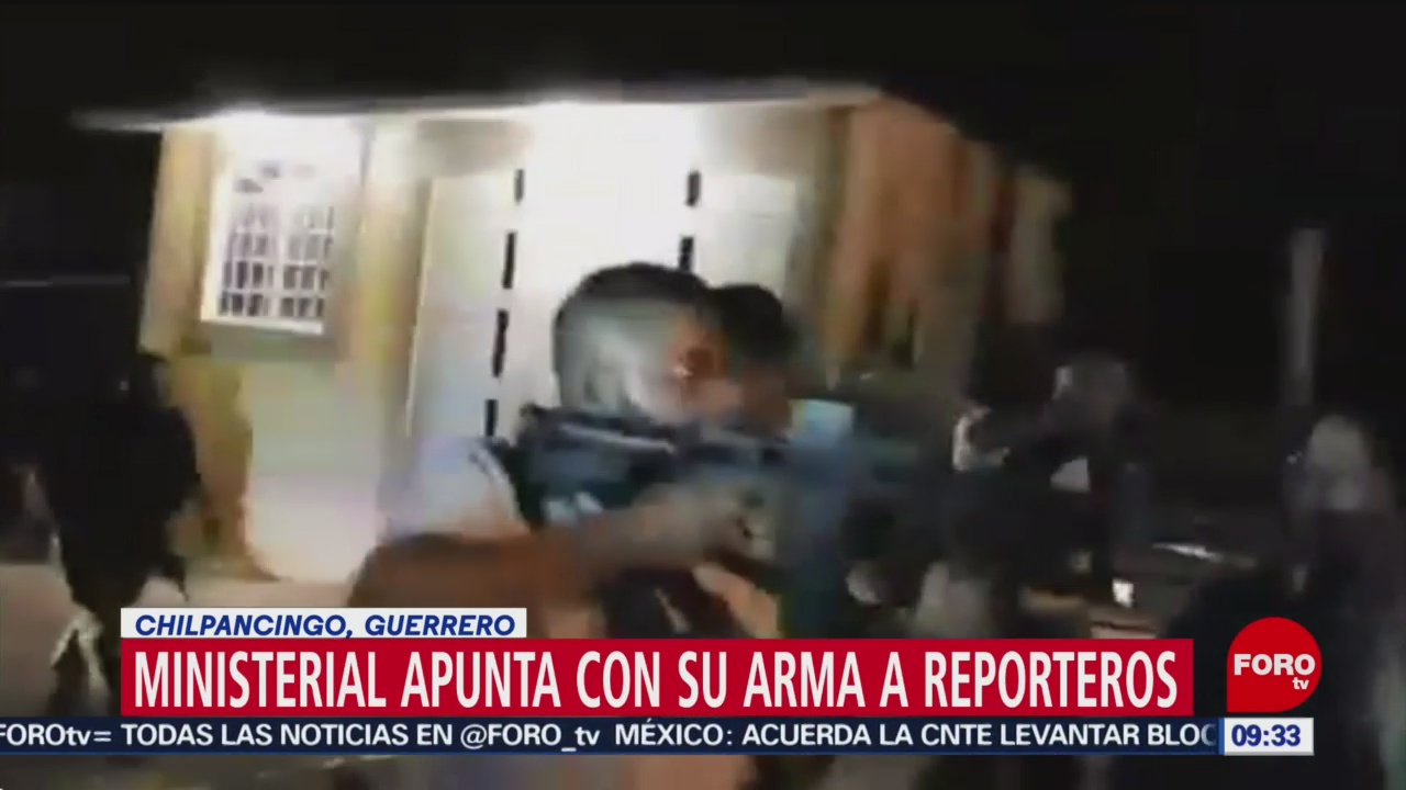 Policía ministerial apunta contra reporteros en Chilpancingo
