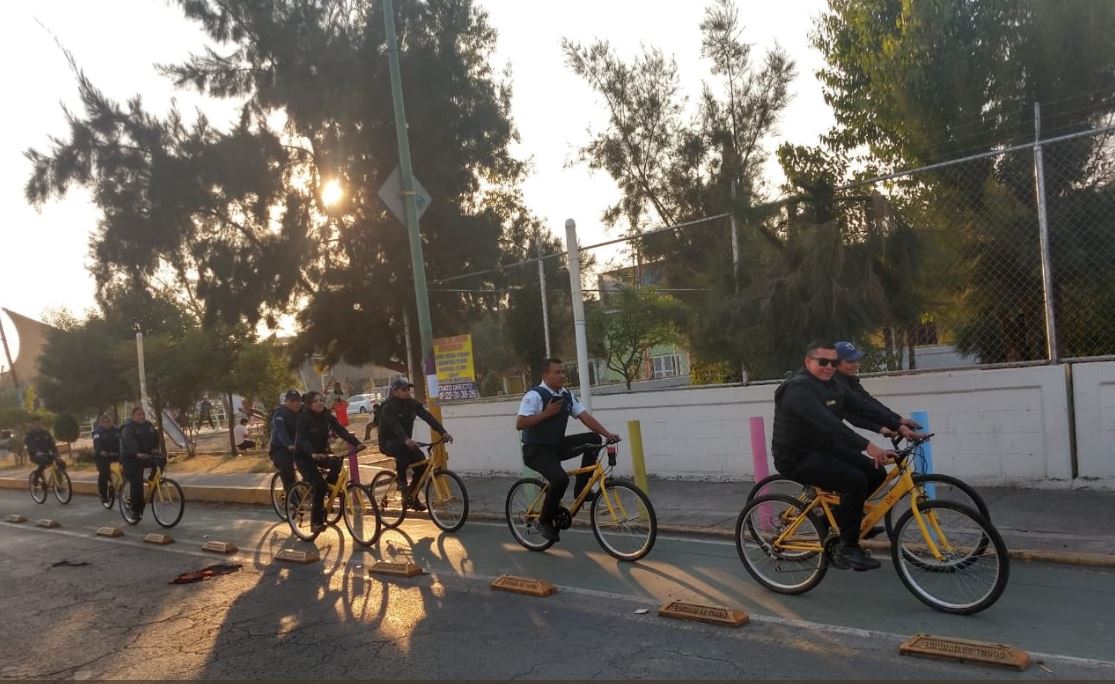 Policías de Neza patrullan en bicicleta para ahorrar gasolina