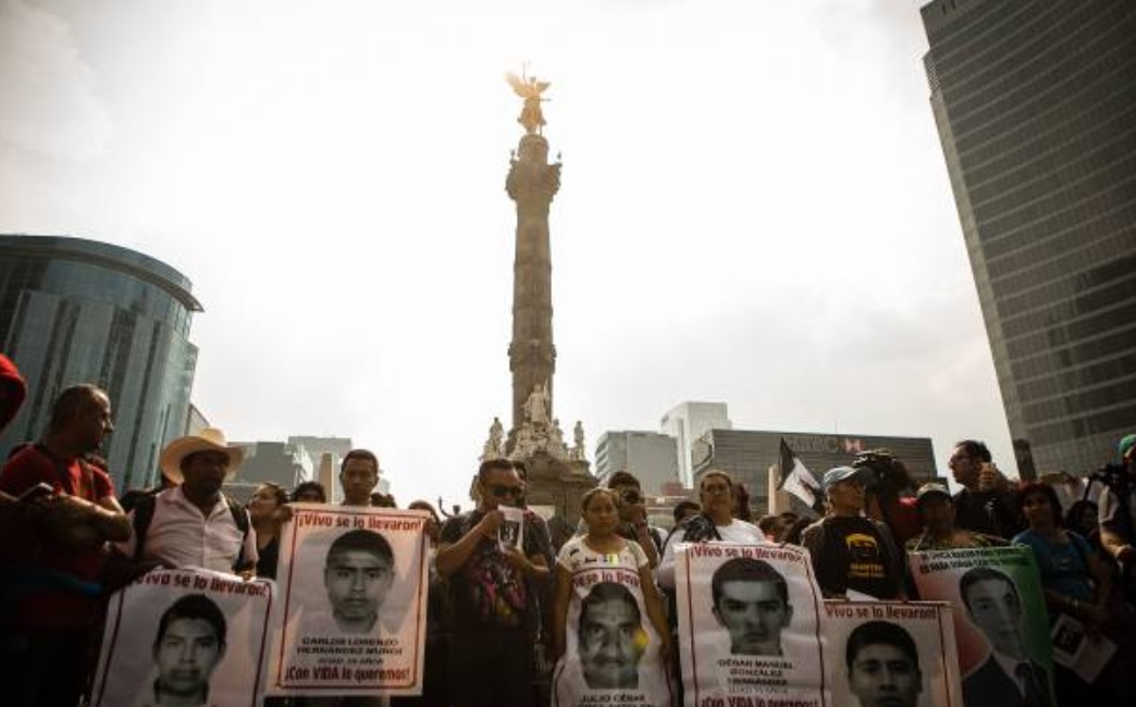 Juez ordena investigar a funcionarios de PGR por Ayotzinapa