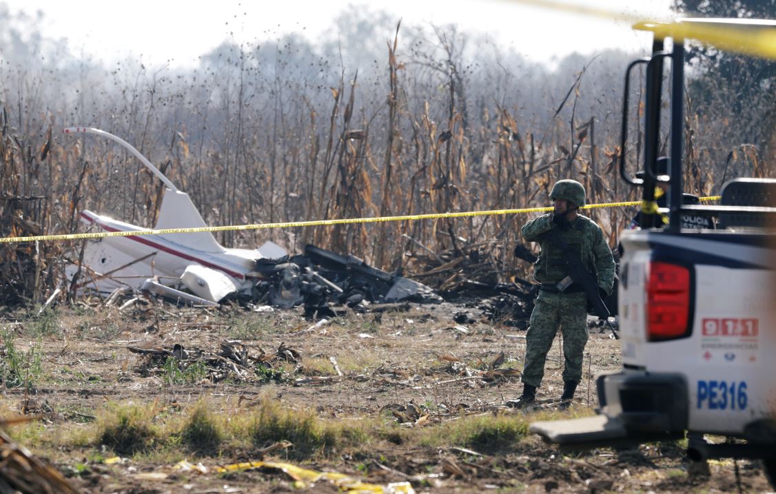 Militares buscan restos de helicóptero donde murió la gobernadora de Puebla