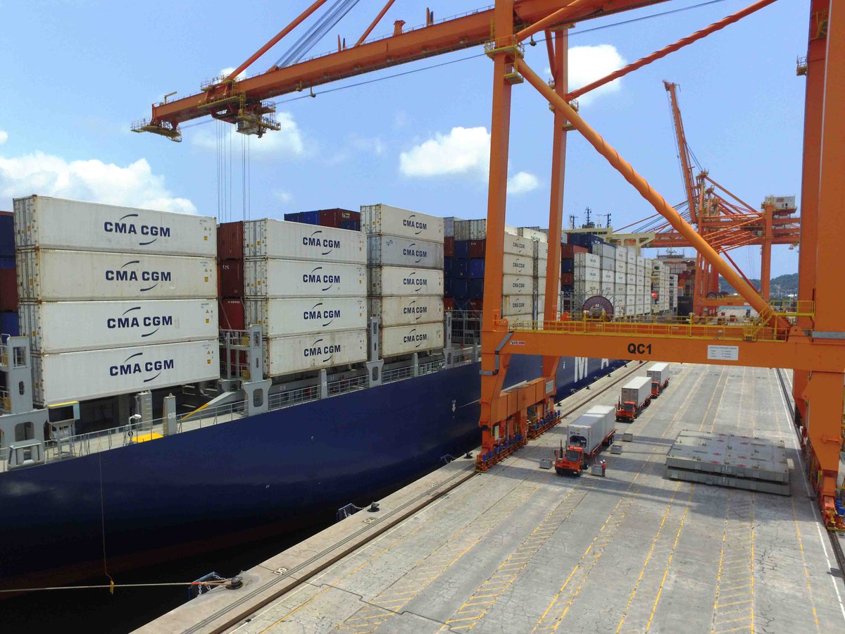 Puerto de Manzanillo logra récord al movilizar contenedores