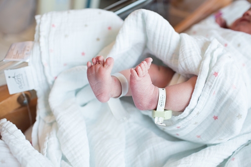 Mueren dos bebés por bacteria en clínica de Tlalnepantla