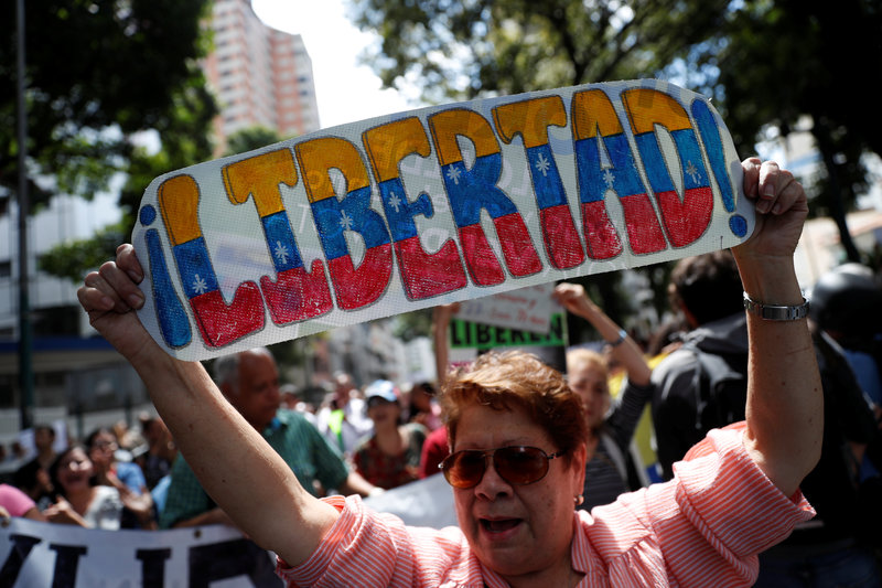 Venezuela mantiene retenidos a siete trabajadores de prensa: sindicato