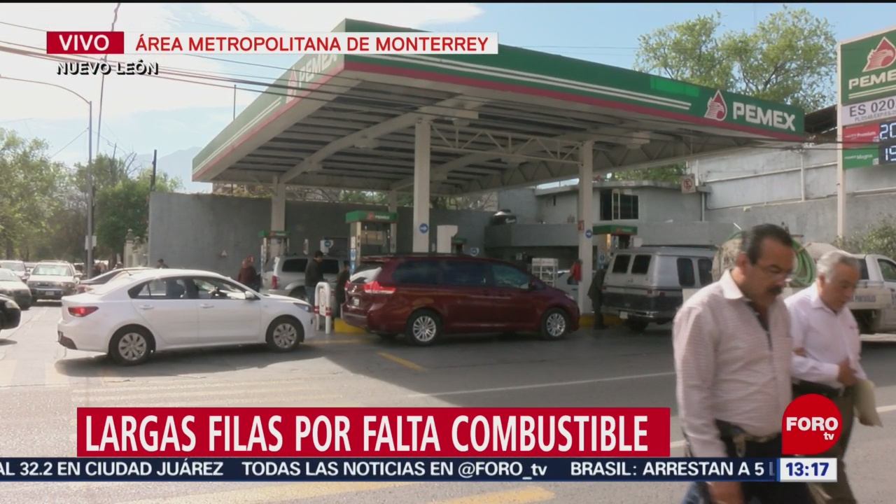 Se presentan largas filas en gasolineras por falta de combustible en Monterrey