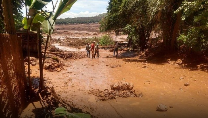 Foto: Río de lodo por ruptura dique en mina de Brasil, 25 enero 2019, Brasil